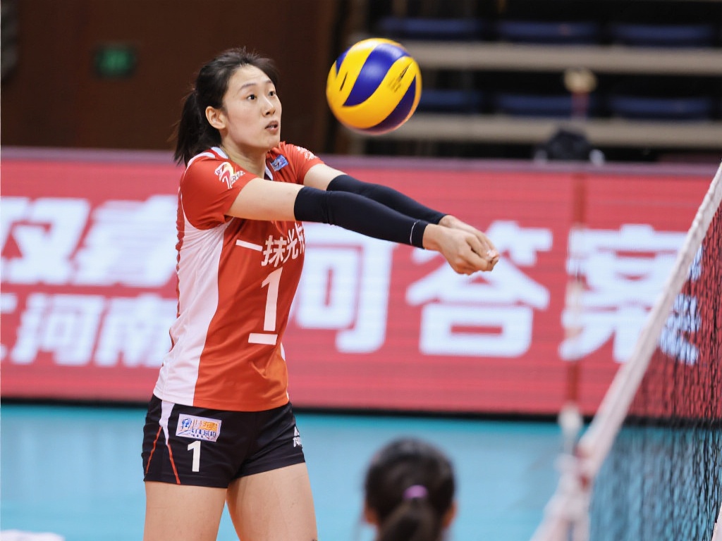 内马尔强势回归C位！巴黎官网首页更新，姆巴佩无缘亮相